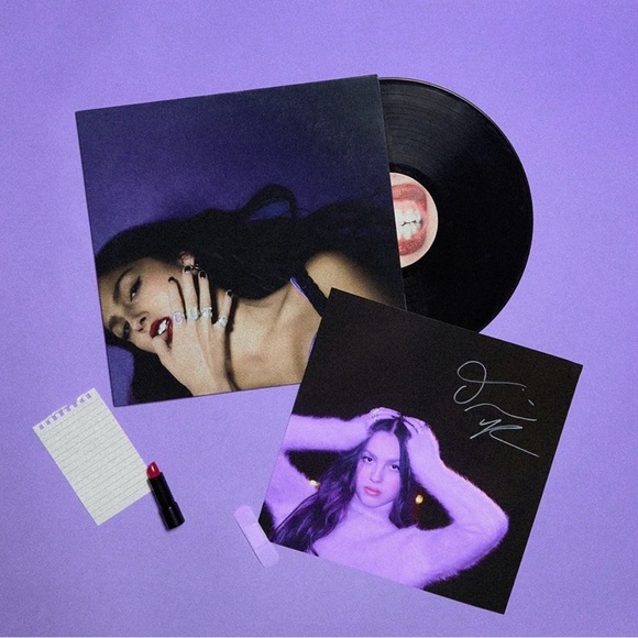 SEALED Olivia Rodrigo Guts Vinyl Signed insert black - Picture 3 of 4